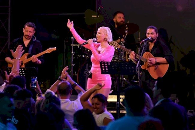 Enriqeu’den önce sahnede Ömür Gedik vardı