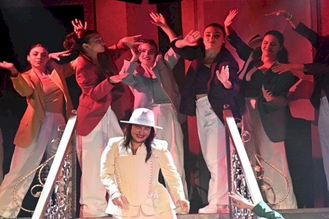 Yasemin Sakallıoğlu 100. Gösteriye Hazırlanıyor