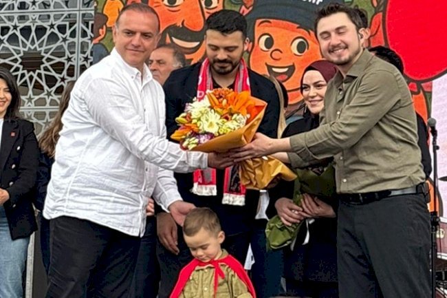 Ali Asaf'ın hayali, Tuğkan şarkıları ve uçan balonlar