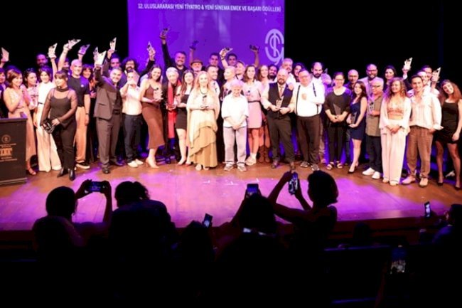 YENİ TİYATRO & YENİ SİNEMA DERGİSİ 12. EMEK VE BAŞARI ÖDÜLLERİ’NDE ŞEHİR TİYATROLARI’NA 7 ÖDÜL