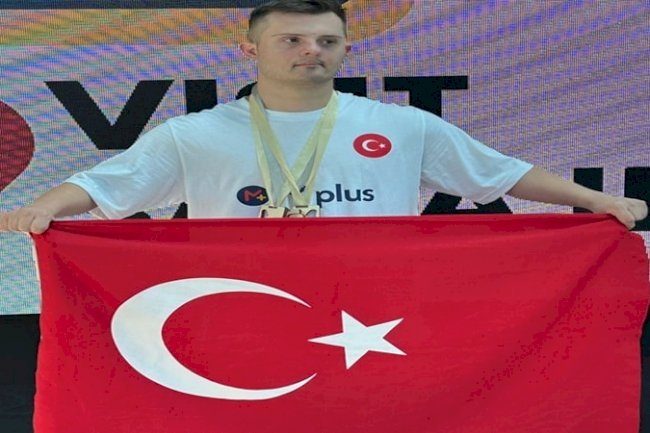 Plus Türkiye, çalışanlarının çocuklarının da yer aldığı yüzme takımına, uluslararası yüzme yarışmasında destek oldu