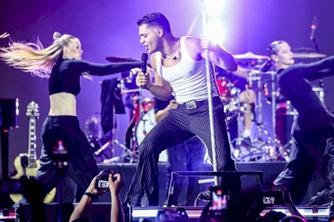 Emir Can İğrek’ten Ayakta Alkışlanan Performans