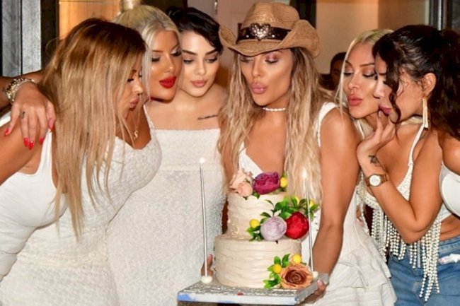 Sunucu ve Eski Türkiye Güzeli Simge Tertemiz, 38. Yaşını Yeni Evinde Kutladı