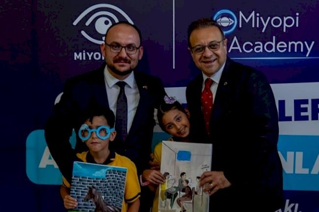 Rektör Prof. Dr. Mustafa Alican ve Büyükelçi Dr. Egemen Bağış Göz Taraması Uygulamasına Katıldı