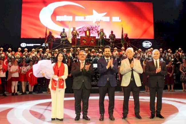 Bir Milletin Sesi Işığın Yolunda 90. Yıl AKM’de Büyüledi