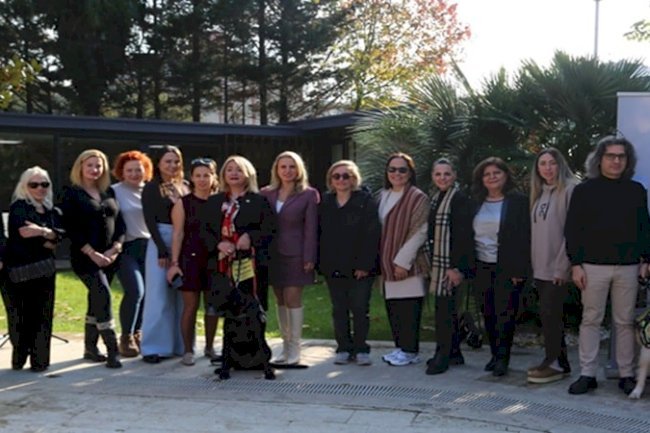 Tarabya İngiliz Okulları öğrencileri, Dünya Engelliler Günü kapsamında Rehber Köpekler ile buluştu