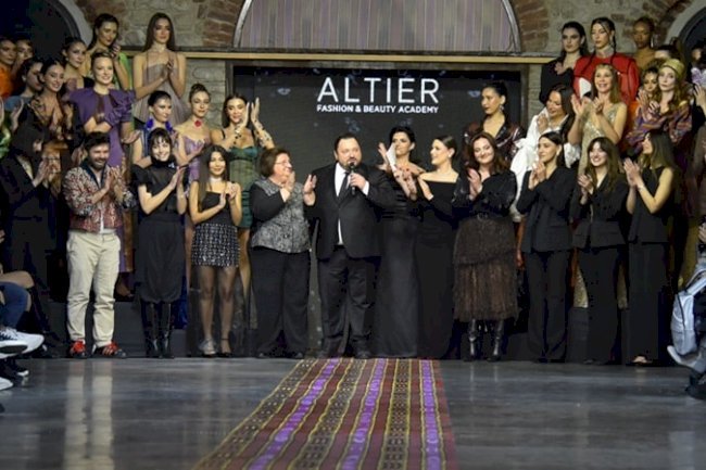 KRALİÇELER GECESİ KUTNU İPEĞİ TASARIM YARIŞMASINDA GÖRKEMLİ DEFİLE