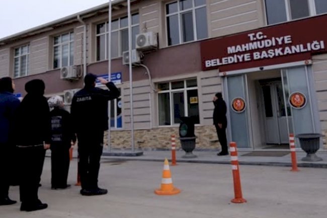 Başkan "İshak Gündoğan'dan Bayrak İndirme Olayına Tepki