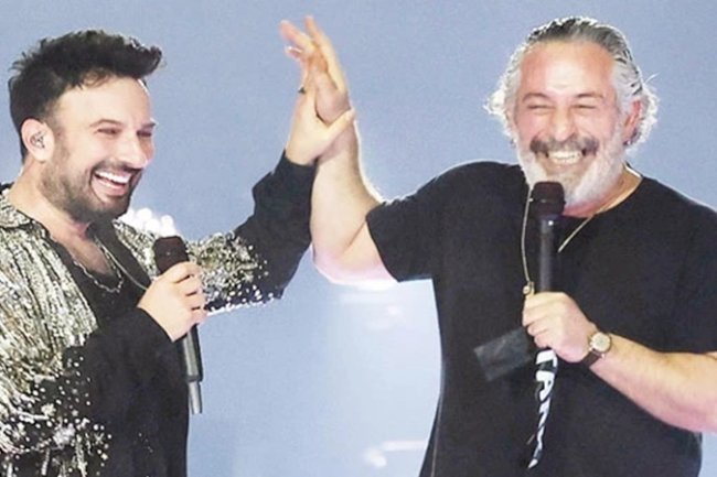 Tarkan ile Cem Yılmaz aynı sahnede... 'İşte kuzu kuzu geldim'