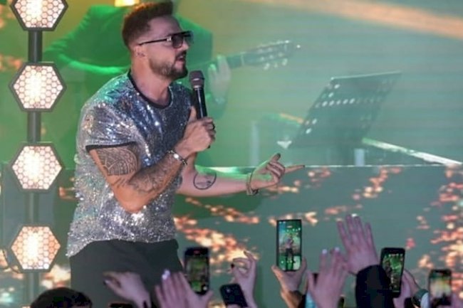 Gökhan Özen, Bostancı Gösteri Merkezi’nde muhteşem bir konsere imzasını attı