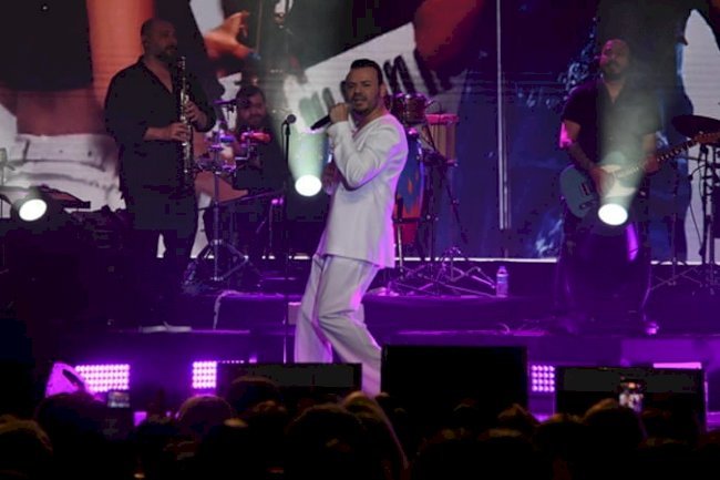  Şarkıcı Deha Bilimler, geçtiğimiz akşam Bostancı Gösteri Merkezi’nde sahne aldı. 