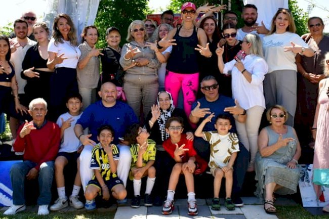TUĞBA ÖZAY’DAN GELENEKSEL BULUŞMA: "TUBİSTLER" DOĞADA BİR ARAYA GELDİ 