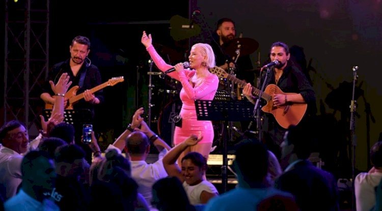 Enriqeu’den önce sahnede Ömür Gedik vardı