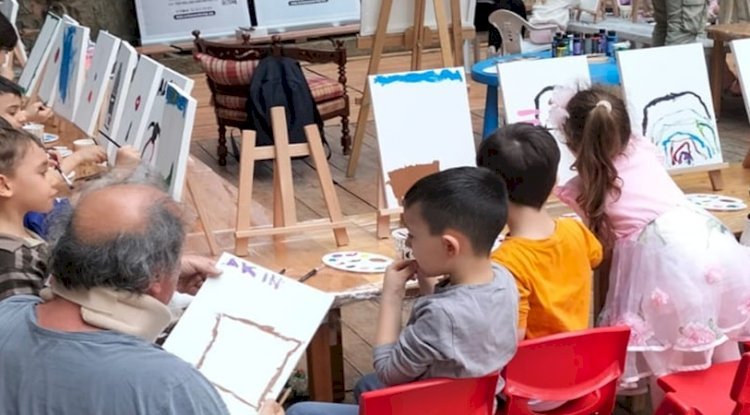 Küçük Ellerdeki Büyük Umutlar