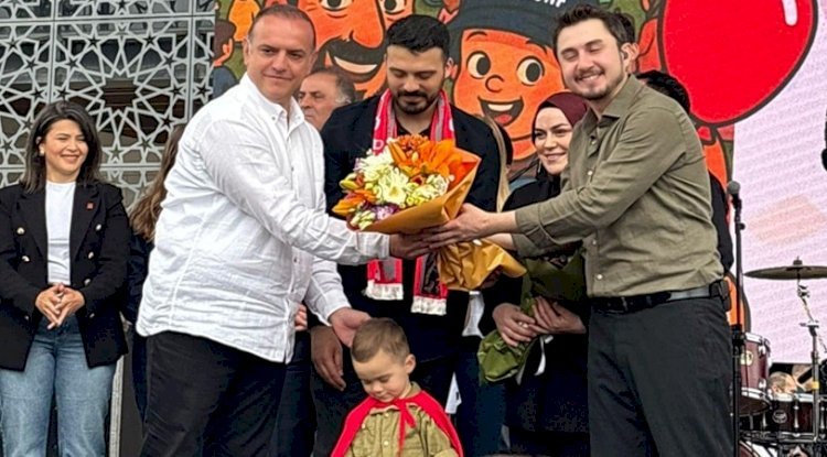 Ali Asaf'ın hayali, Tuğkan şarkıları ve uçan balonlar