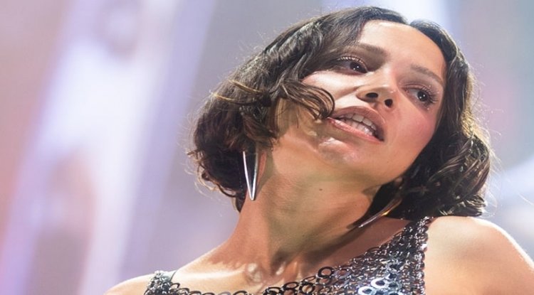 Zeynep Bastık Tekirdağ konserinde kilo verdi