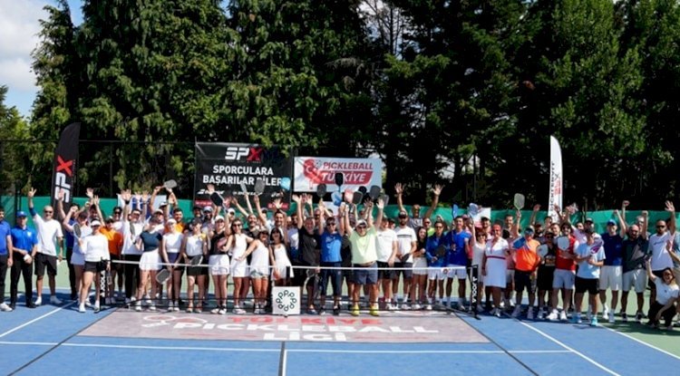 Türkiye’nin ilk Pickleball Ligi’nde kazananlar ödülleri aldı