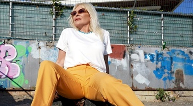 ÖZLEM SAVAŞ HAYAT 50 YAŞINDAN SONRA DAHA GÜZELMİŞ