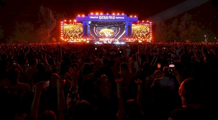 GAZİANTEP’TE EBRU YAŞAR RÜZGÂRI ESTİ