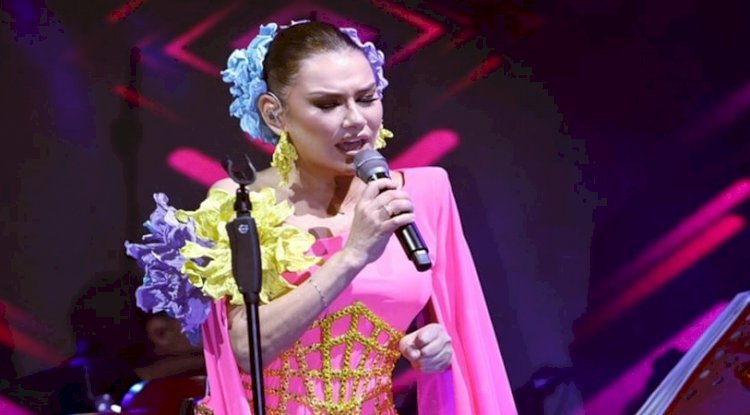 Deniz Seki’den yakın dostunun düğününde unutulmaz performans