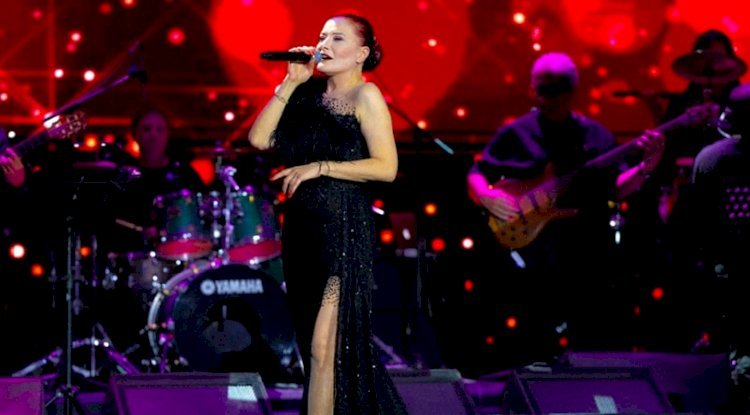 Candan Erçetin 30. Yıl Konser Serisi Harbiye Açıkhava’da devam  ediyor