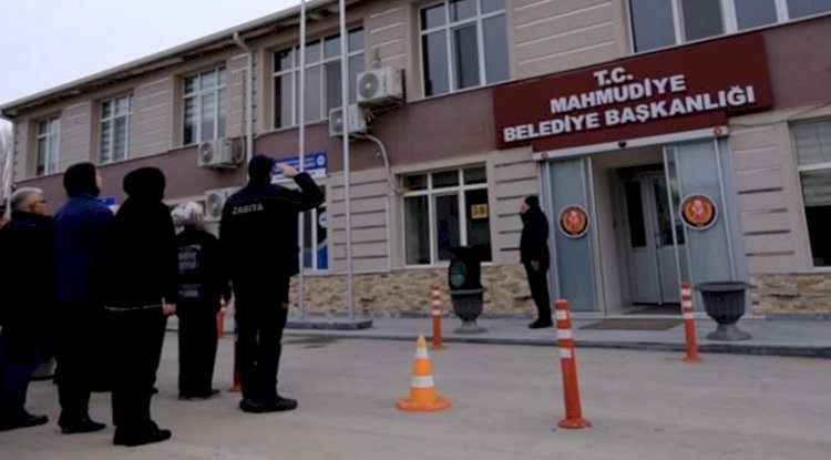 Başkan "İshak Gündoğan'dan Bayrak İndirme Olayına Tepki