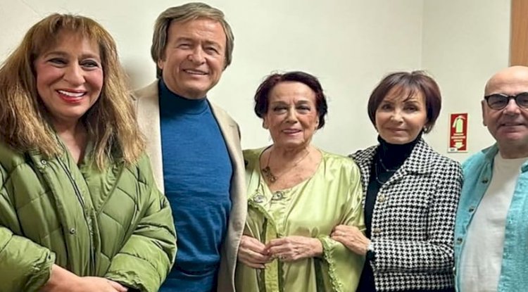 Melek Baykal, Suna Keskin ve Nedim Saban'a oyun sonrası Erol Evgin ve eşinden sürpriz ziyaret