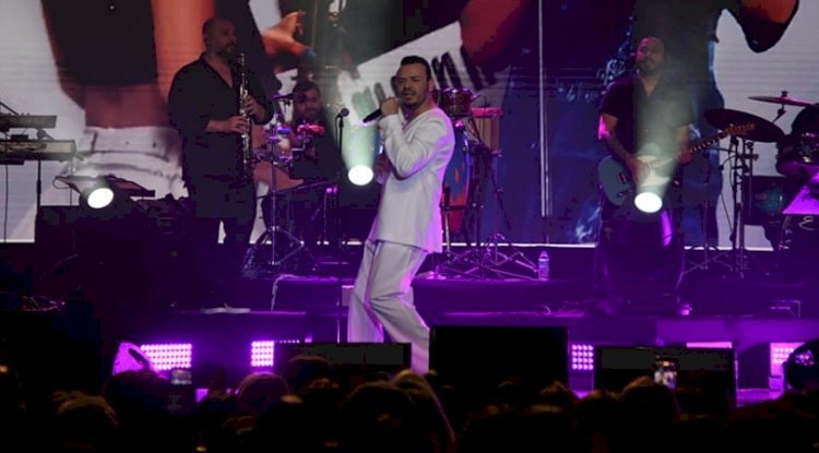  Şarkıcı Deha Bilimler, geçtiğimiz akşam Bostancı Gösteri Merkezi’nde sahne aldı. 