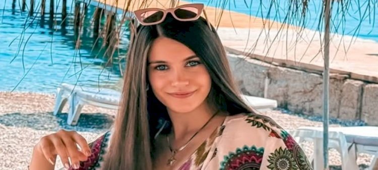SAHNE IŞIKLARI BİR YÜREĞİ AYDINLATIR BUKET ÇELİK
