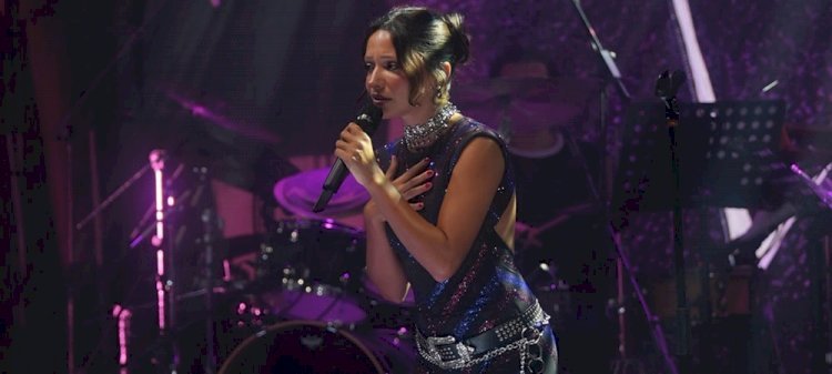 Zeynep Bastık Kıbrıs’ı Büyüledi