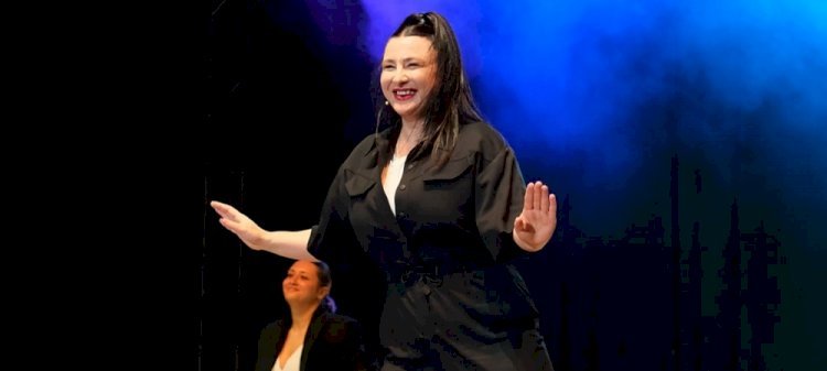Yasemin Sakallıoğlu’ndan Yangın Bölgelerine Anlamlı Destek 