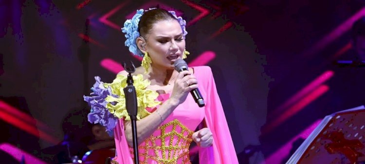 Deniz Seki’den yakın dostunun düğününde unutulmaz performans