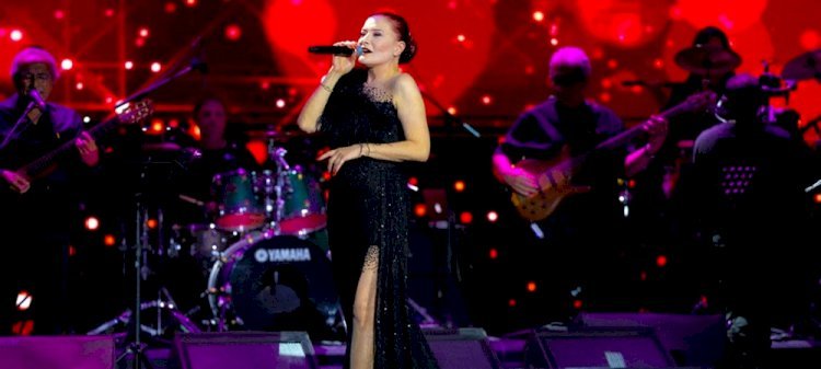 Candan Erçetin 30. Yıl Konser Serisi Harbiye Açıkhava’da devam  ediyor
