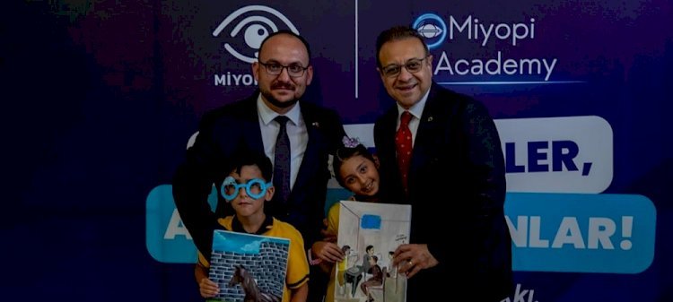Rektör Prof. Dr. Mustafa Alican ve Büyükelçi Dr. Egemen Bağış Göz Taraması Uygulamasına Katıldı