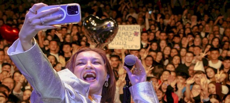 GÜLİZ AYLA'dan 29 Ekim Cumhuriyet coşkusu 