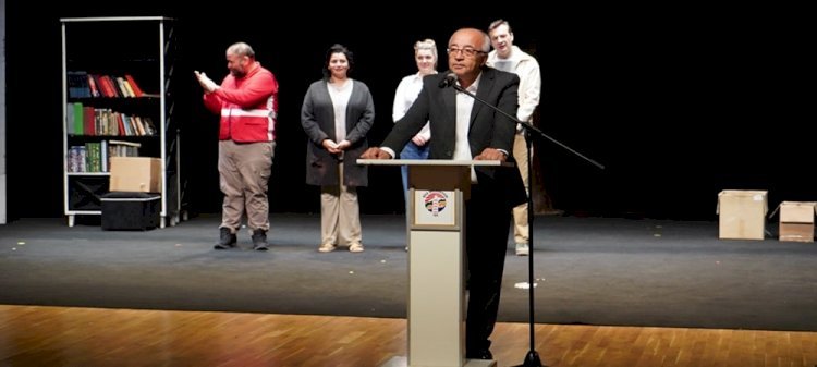 ŞEHRİN TİYATROSUŞİLE SEYİRCİSİYLE BULUŞTU