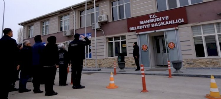 Başkan "İshak Gündoğan'dan Bayrak İndirme Olayına Tepki