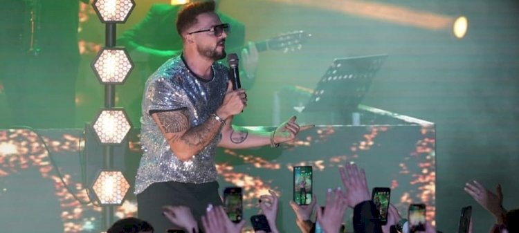 Gökhan Özen, Bostancı Gösteri Merkezi’nde muhteşem bir konsere imzasını attı