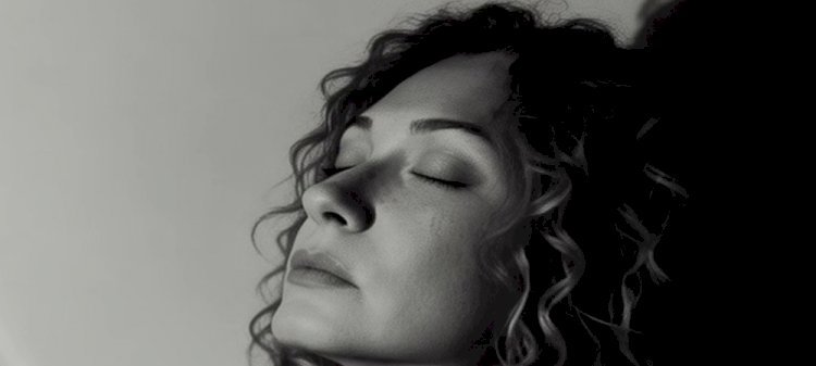 Ece Vardar’dan Yeni Tekli: “Tesadüf” 