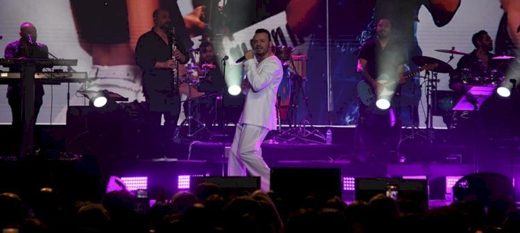  Şarkıcı Deha Bilimler, geçtiğimiz akşam Bostancı Gösteri Merkezi’nde sahne aldı. 