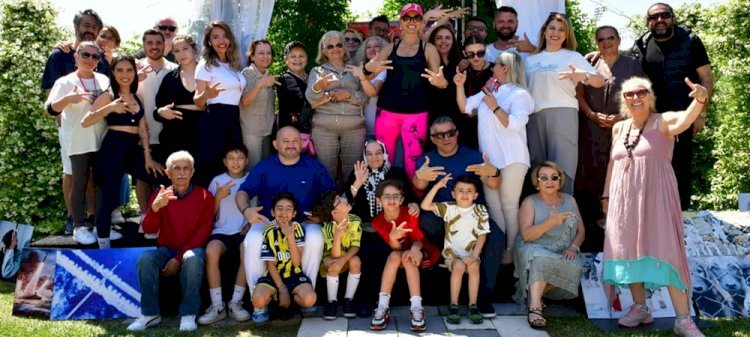 TUĞBA ÖZAY’DAN GELENEKSEL BULUŞMA: "TUBİSTLER" DOĞADA BİR ARAYA GELDİ 